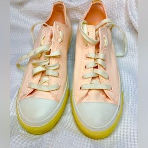 Chuck Taylor Converse sneakers size: 8